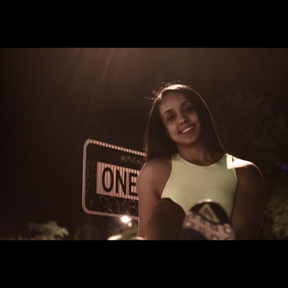 Meet your Posher, Edeza - Picture 2 of 2